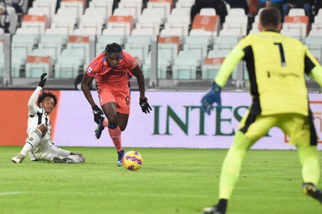 1638092523360084788.jpg Duvan-Zapata-Juan-Cuadrado.jpg